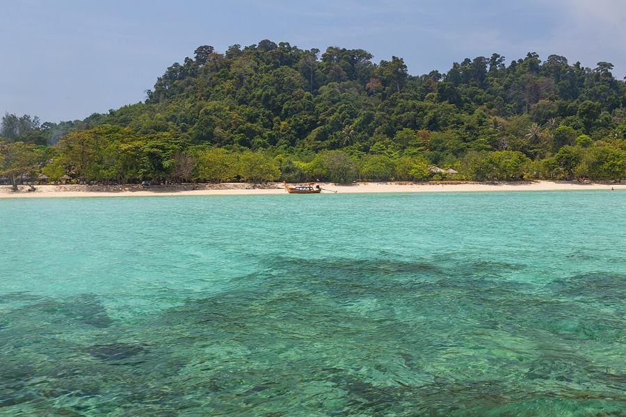 Koh Ngai (Koh Hai), island in Krabi, Thailand